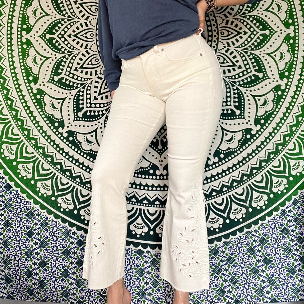 EXPRESS white flare • 2 short